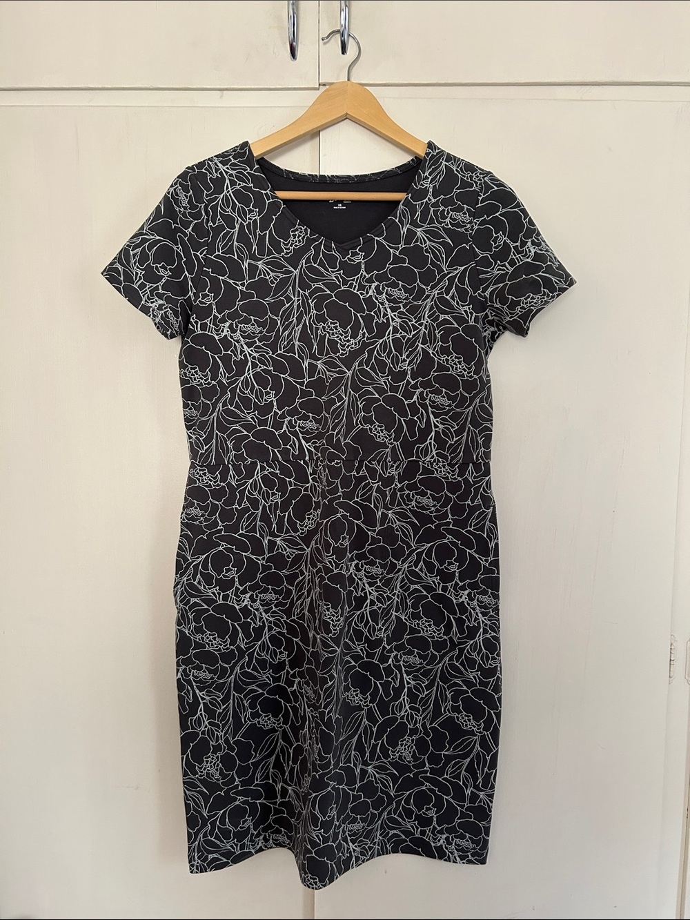 Duluth Trading Co Charcoal Floral V-Neck Midi Dress